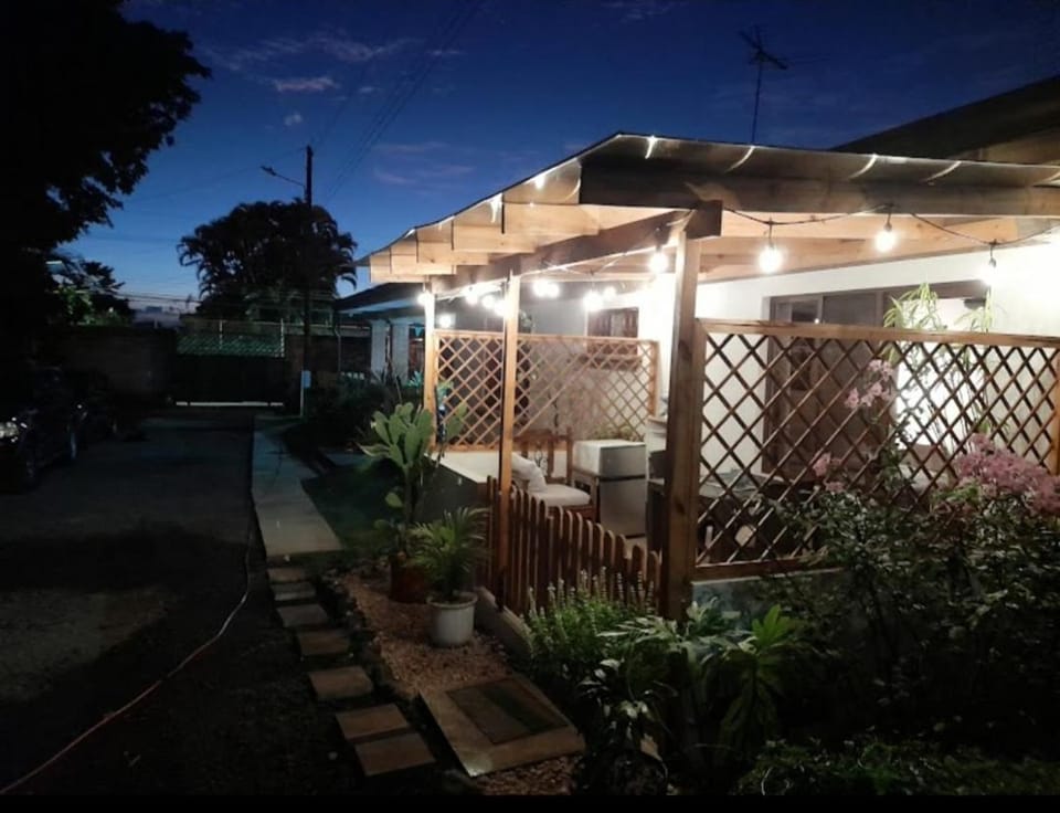 Airport Green Studio Bed and Breakfast in Heredia Province