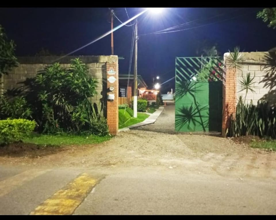 Airport Green Studio Bed and Breakfast in Heredia Province