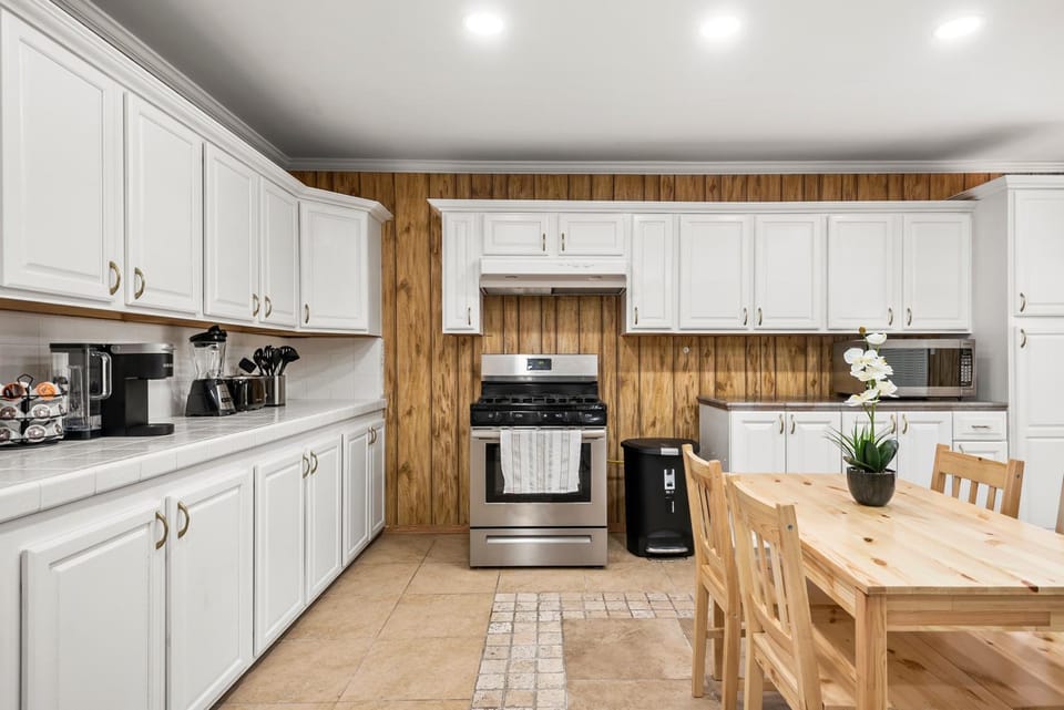 Coffee/tea facilities, Kitchen or kitchenette, Dining area, minibar, pet friendly, stove, toaster