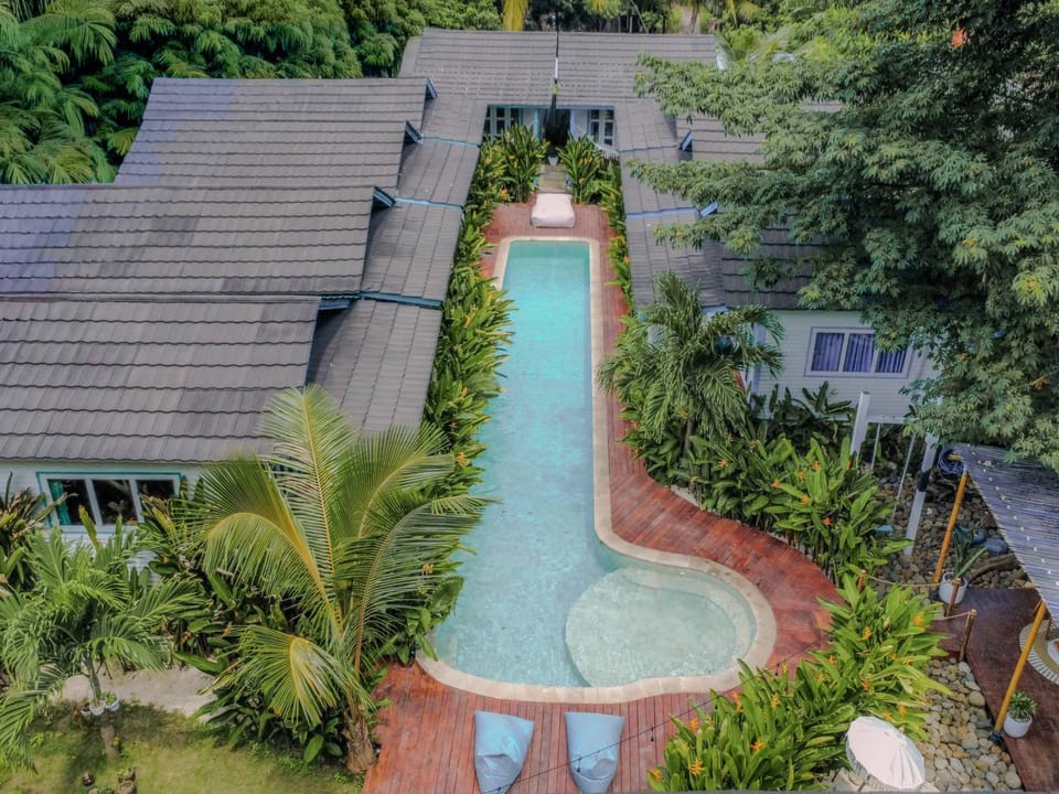 Property building, Garden view, Pool view, Swimming pool