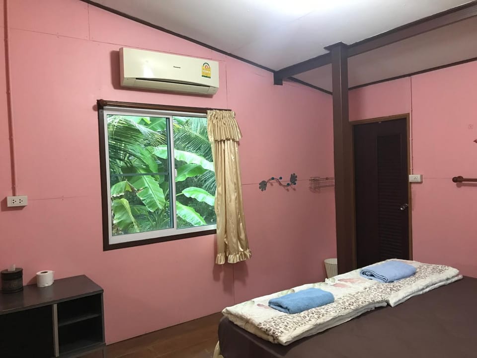 Bed, Photo of the whole room, Bedroom, towels, air conditioner