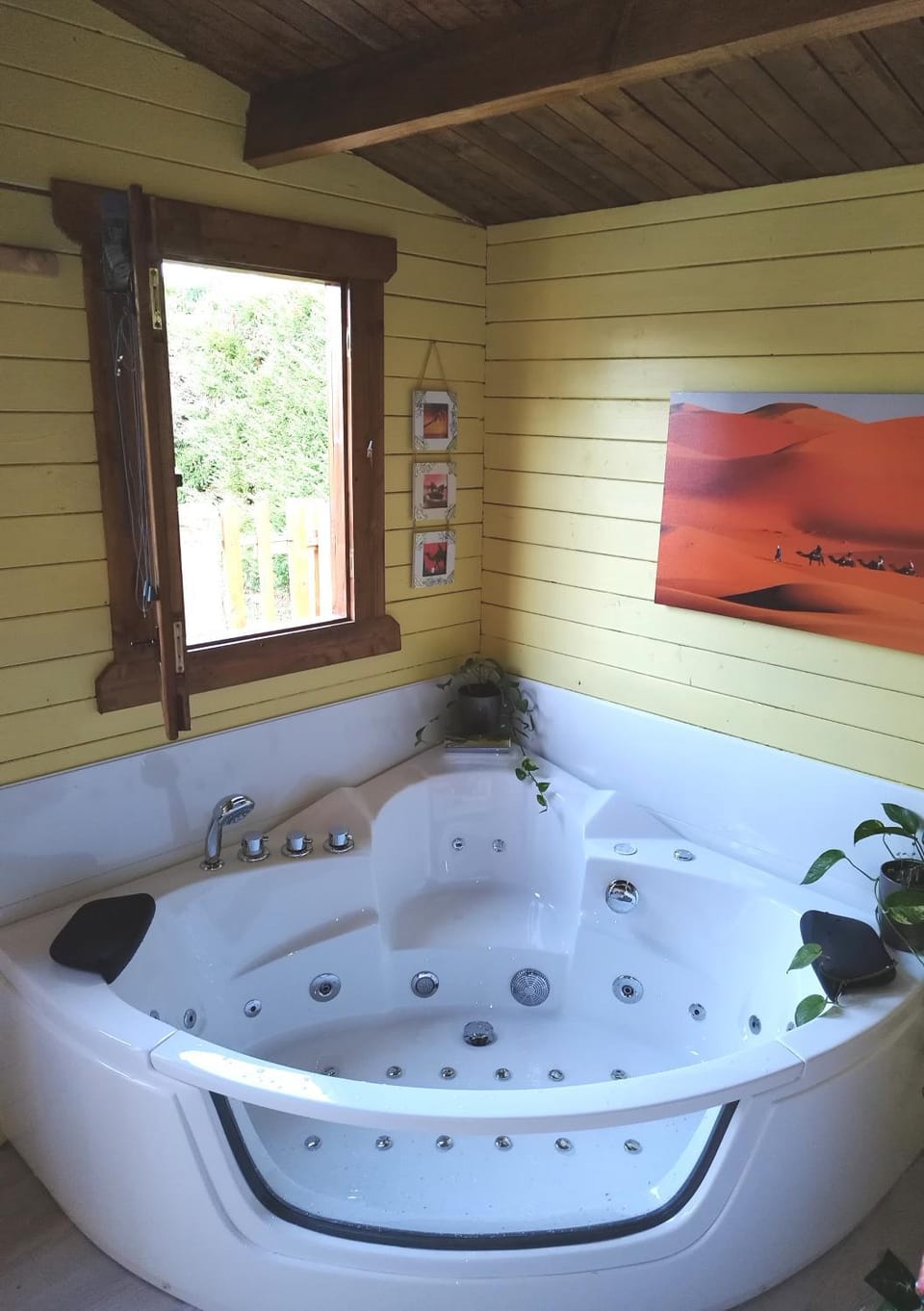 Hot Tub, Hot Tub, Spa and wellness centre/facilities