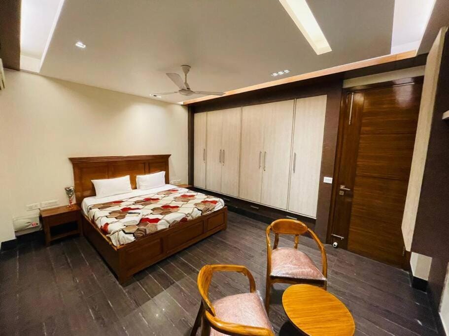 Living room, Photo of the whole room, Seating area, Bedroom, wardrobe