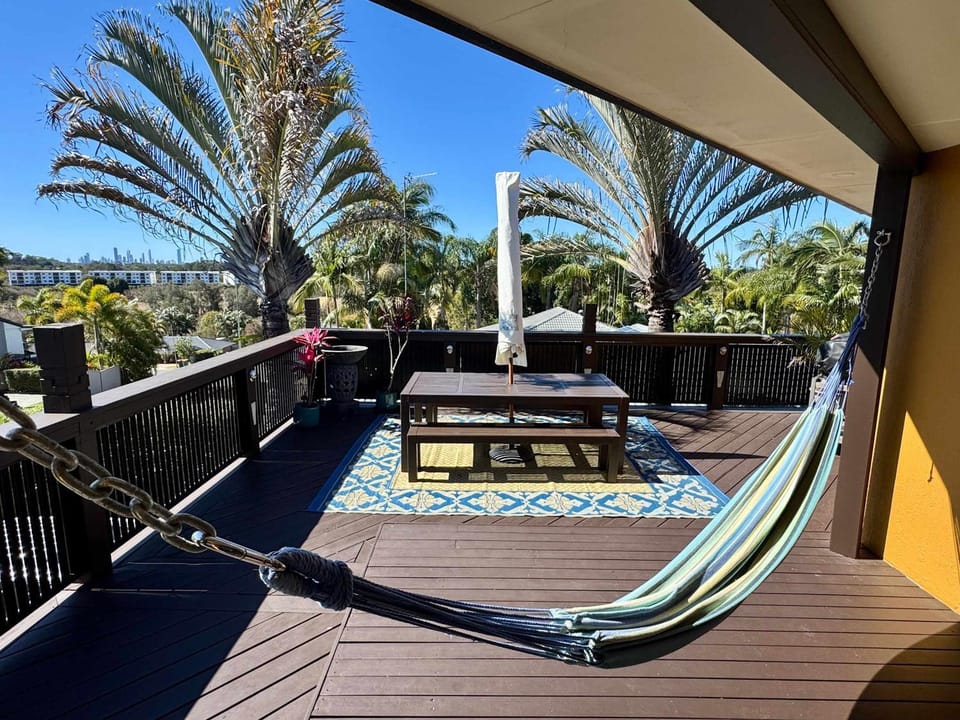 3BR Bali-Inspired Pool & Spa GC Skyline View House in Mudgeeraba