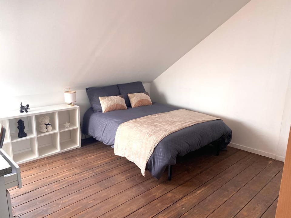 Bed, Photo of the whole room, Bedroom, Internal: Not applicable to any particular room