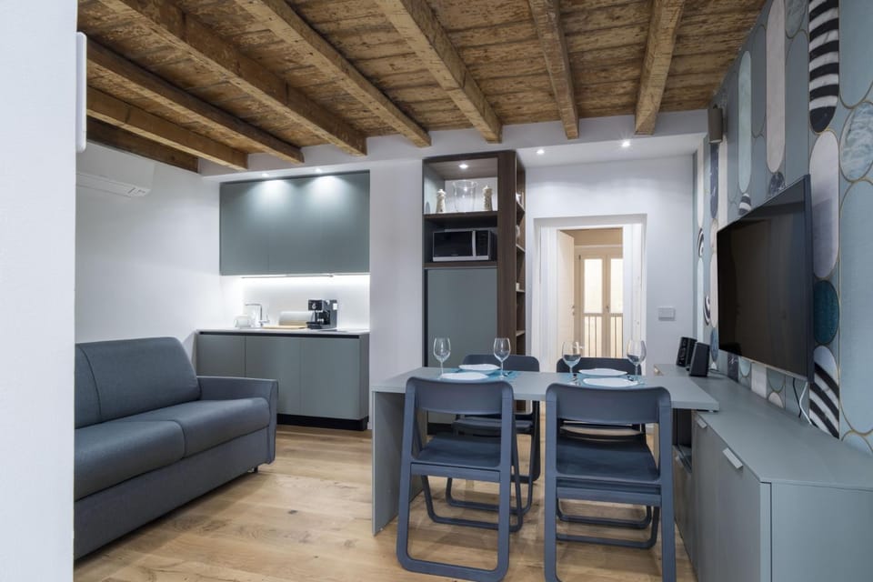 Easylife - Milano - Castaldi 26 P1S - Porta Venezia Apartment in Milan
