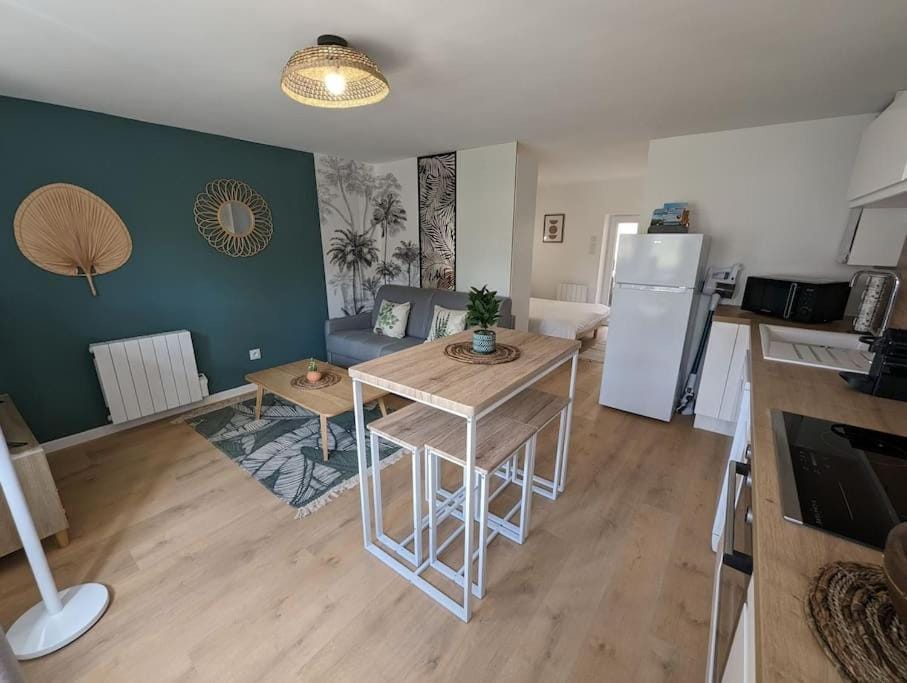 Le Studio Jungle Apartment in Bourgogne-Franche-Comté