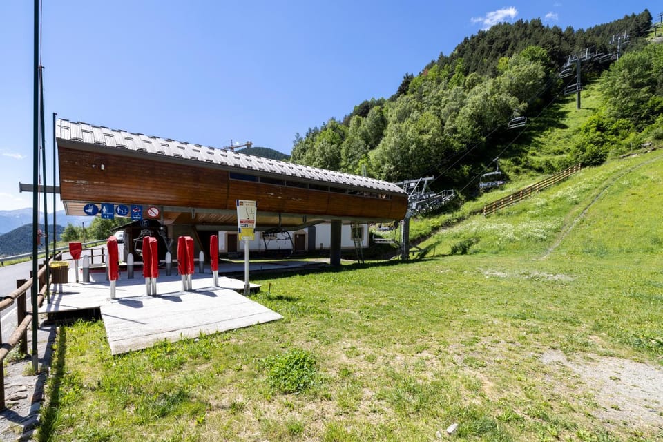Increibles Vistas Al Valle De Arinsal NY - A Pie De Pistas - Parking Incluido l by BonesVacances Apartment in Arinsal
