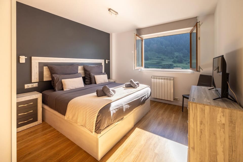 Terraza con Increibles Vistas Para 6 adultos y 2 extra niño - 3 habitaciones - 2 baños - ARINSAL - FREE PARKING l by BonesVacances Apartment in Arinsal