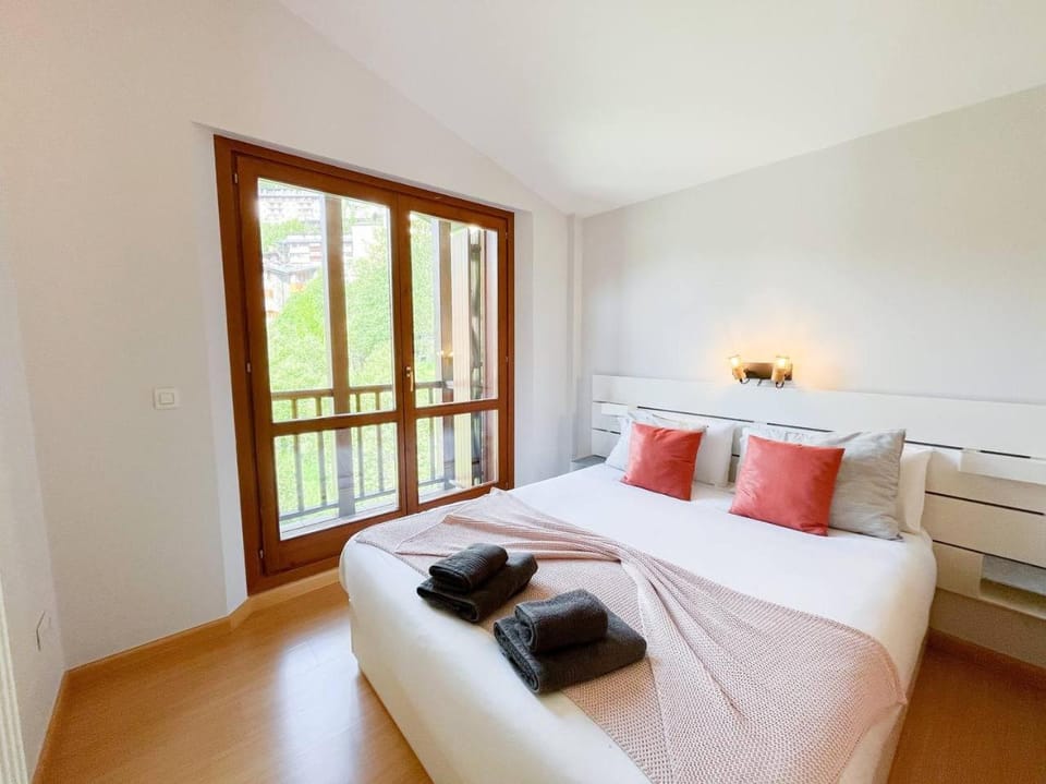 Ático De 3 Habitaciones Con Vistas Soldeu - Parking incluido l by BonesVacances Apartment in Andorra