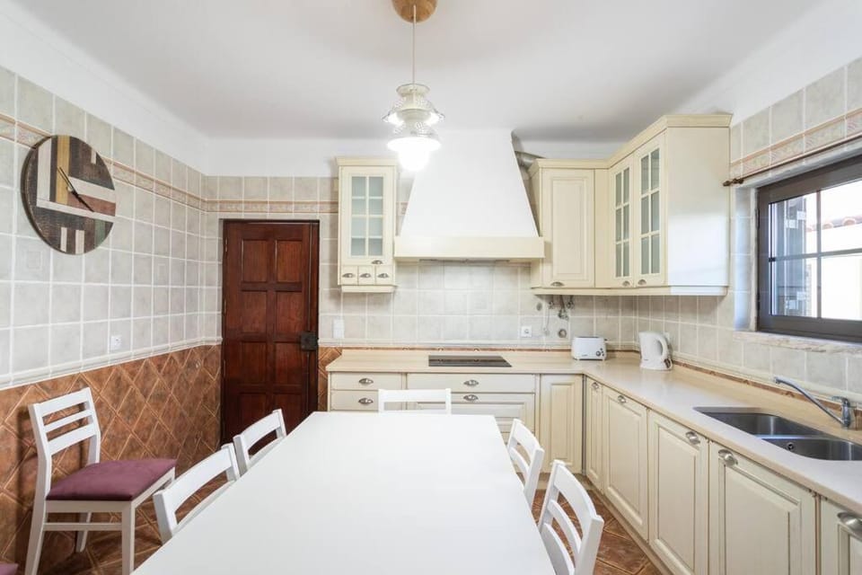 Aroeira Sunny Villa - Heated Pool extra cost House in Setubal District