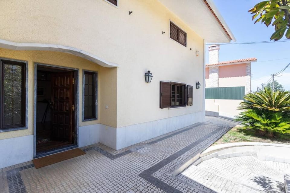 Aroeira Sunny Villa - Heated Pool extra cost House in Setubal District