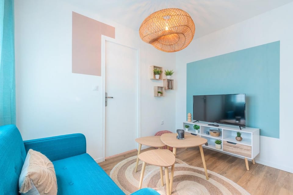1 bedroom apartment near tram, CHR + parking Apartment in Hauts-de-France