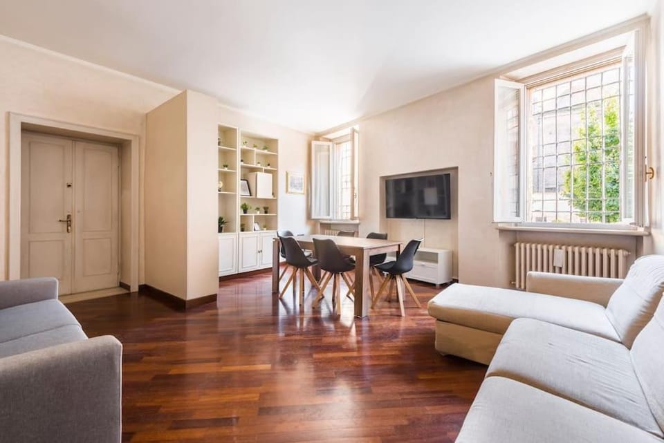 TV and multimedia, Living room, Seating area, Dining area