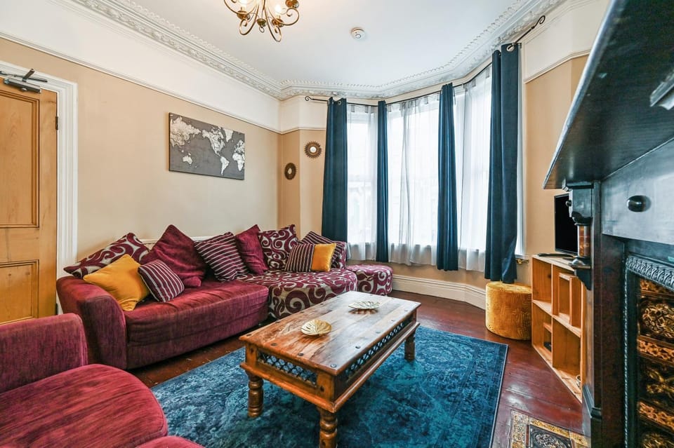 Beautiful Townhouse, great location - Pet Friendly House in Cardiff