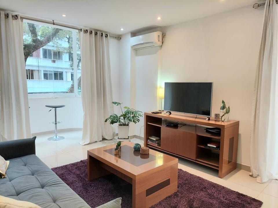 Bright 3BR Copacabana Just Steps from the Beach Apartment in Rio de Janeiro