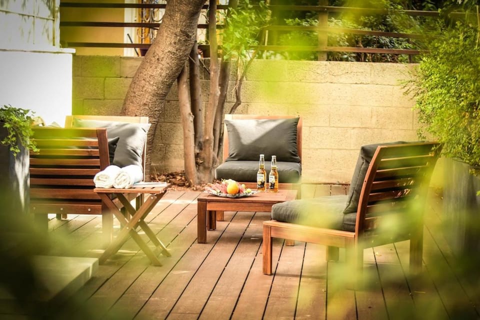 Serene Oasis with Lush Private Garden by SeaNRent Apartment in Tel Aviv-Yafo