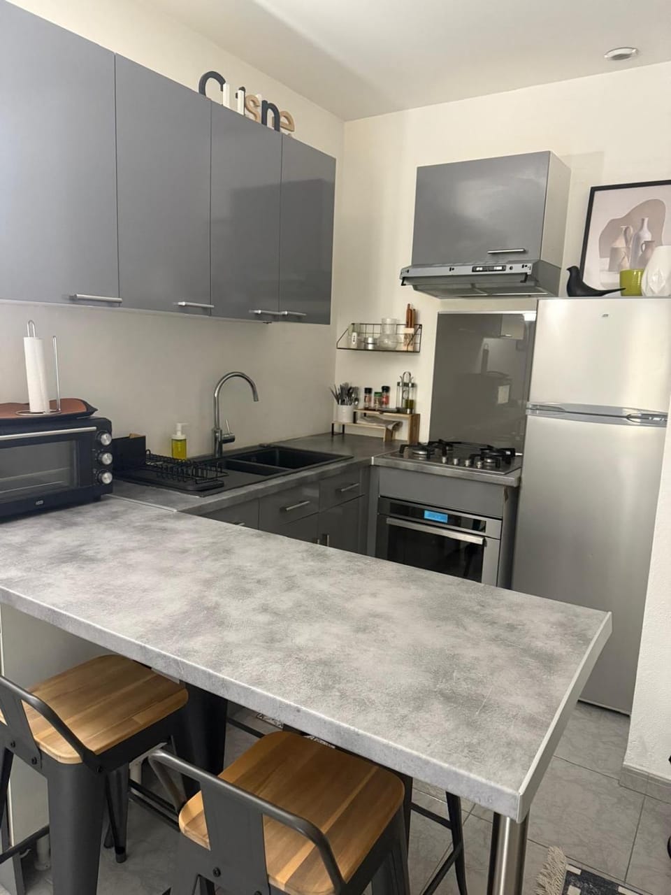 Kitchen or kitchenette, Dining area