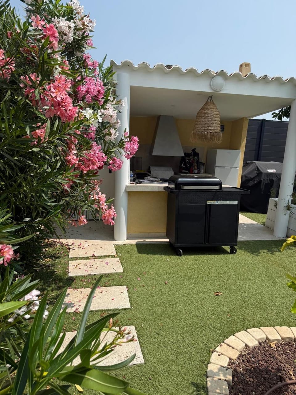 Bas de Villa à 15 min de Nice avec piscine Apartment in French Riviera