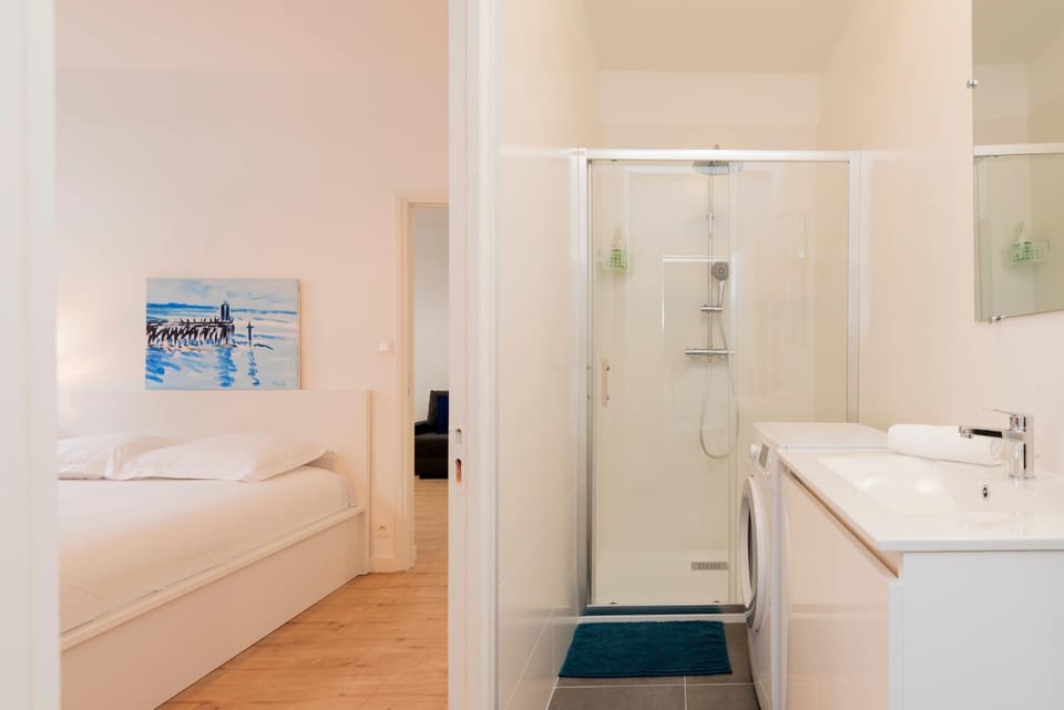 Bathroom, Photo of the whole room