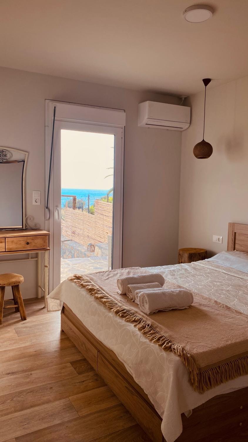 Bed, Bedroom, air conditioner
