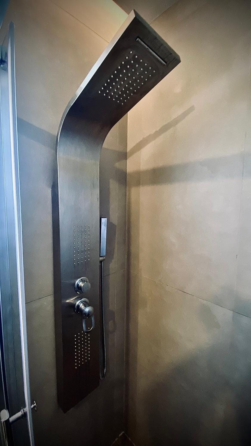 Shower, Hot Tub