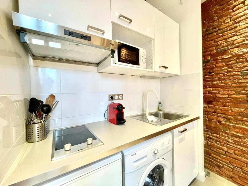 Kitchen or kitchenette