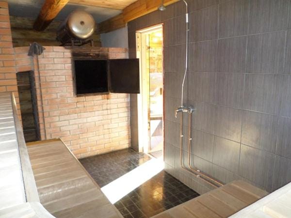 Shower, Sauna, Spa and wellness centre/facilities