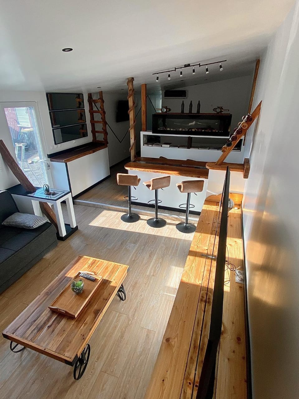 Seating area, Dining area