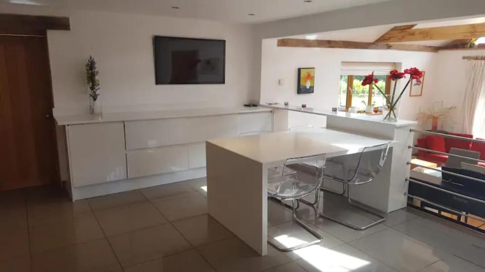 Prestwick Oak Sleeps 10 Main House with 2 Separate Oak Framed Barn Studios Rural House in Borough of Waverley
