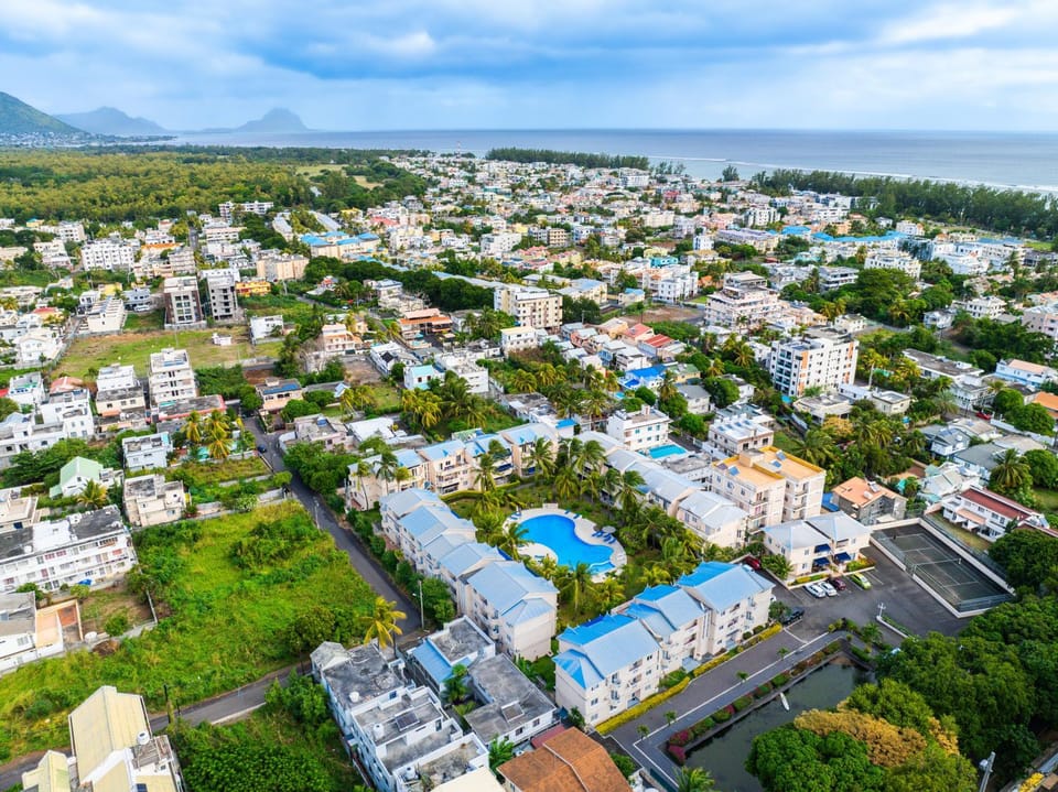 Property building, Bird's eye view, Mountain view, Swimming pool