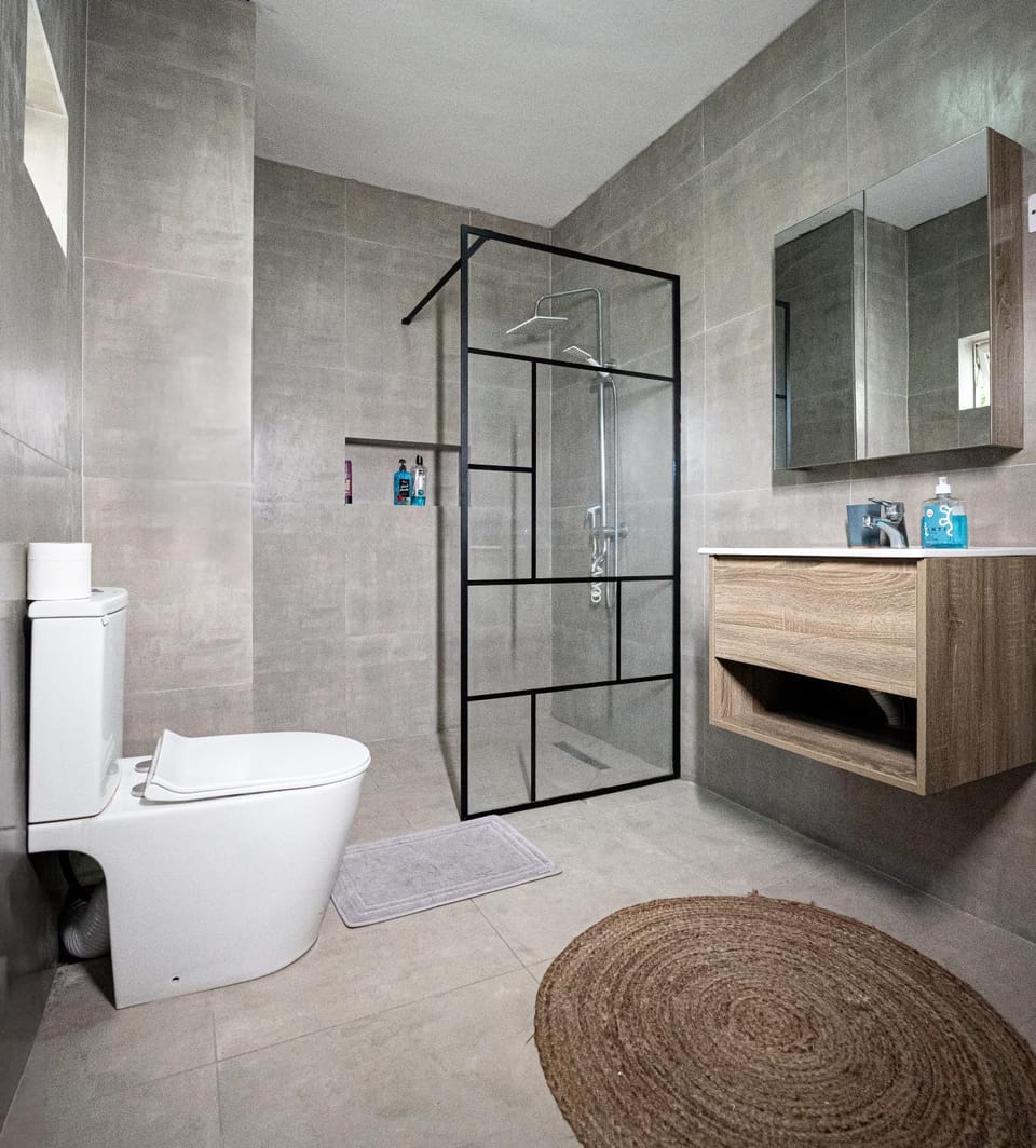 Shower, Toilet, Bathroom