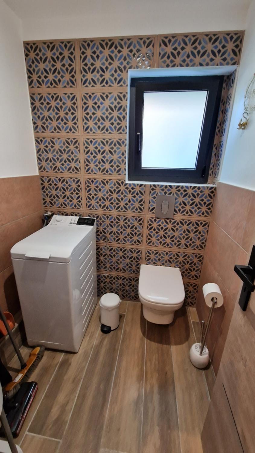 Toilet, washing machine