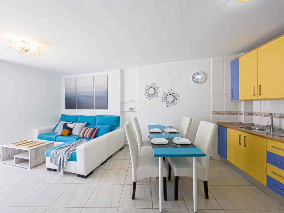 Living room, Photo of the whole room, Dining area