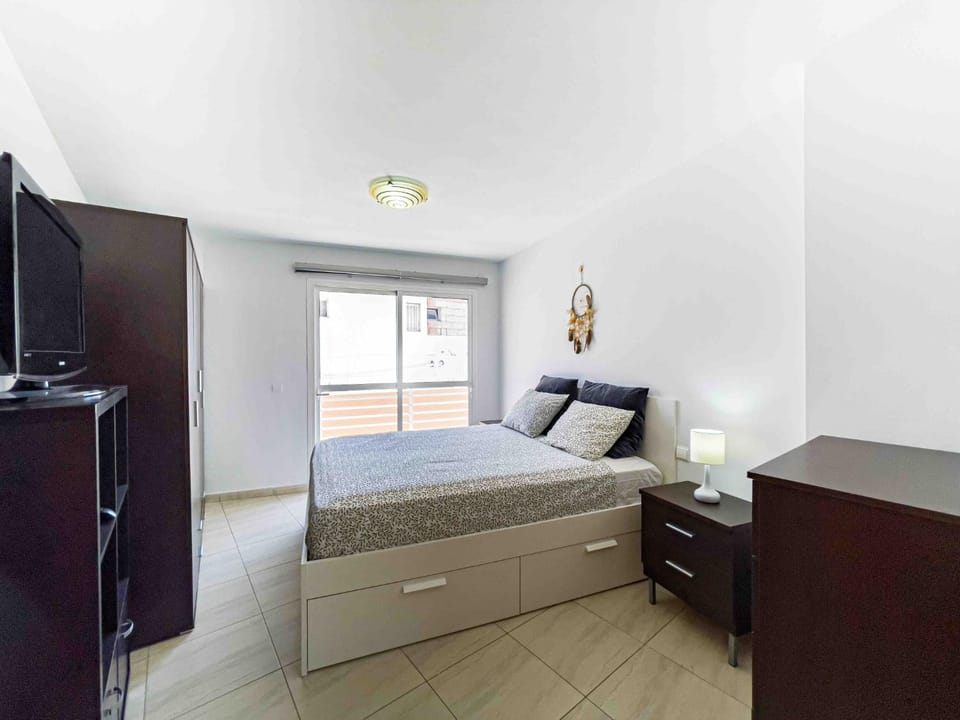 Bed, TV and multimedia, Balcony/Terrace, Bedroom