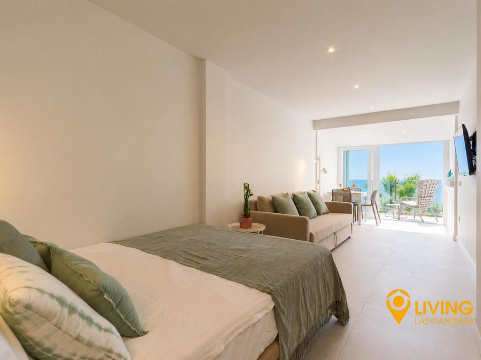 Bed, TV and multimedia, Balcony/Terrace, Seating area