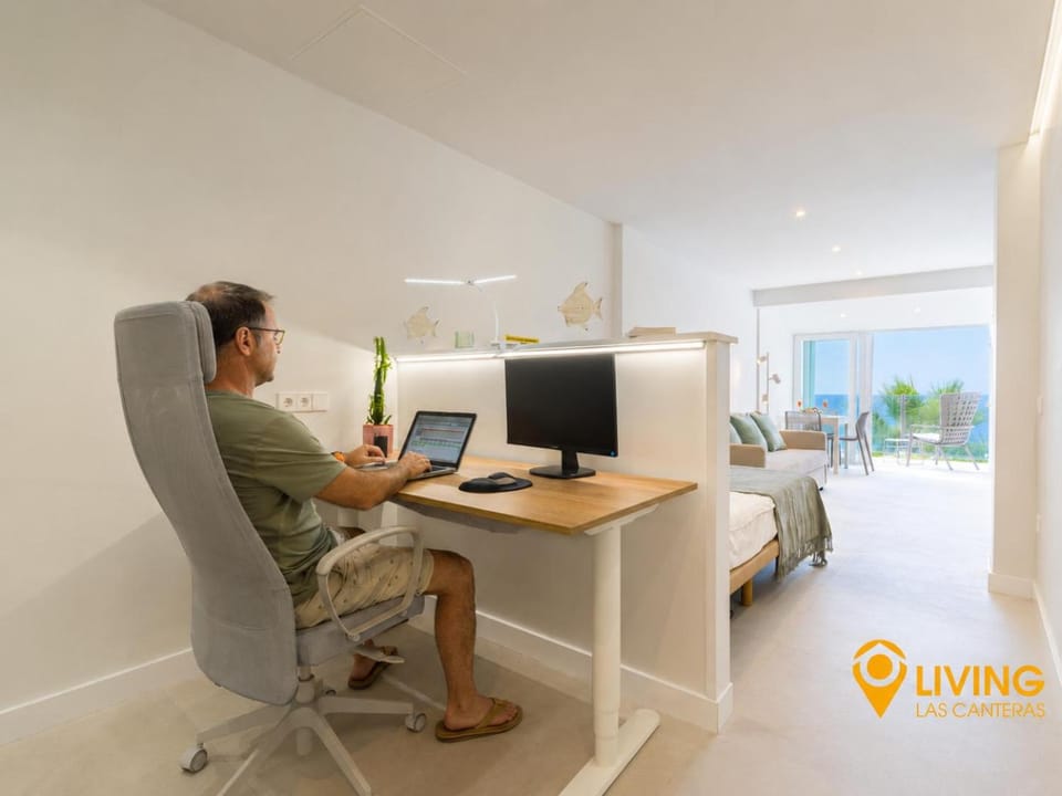 Bed, TV and multimedia, Balcony/Terrace, Seating area