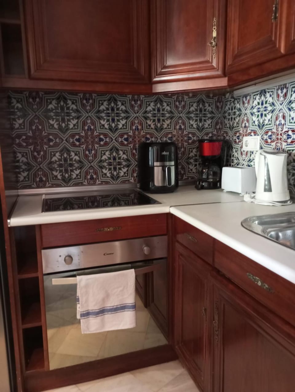 Kitchen or kitchenette, pet friendly, stove, toaster