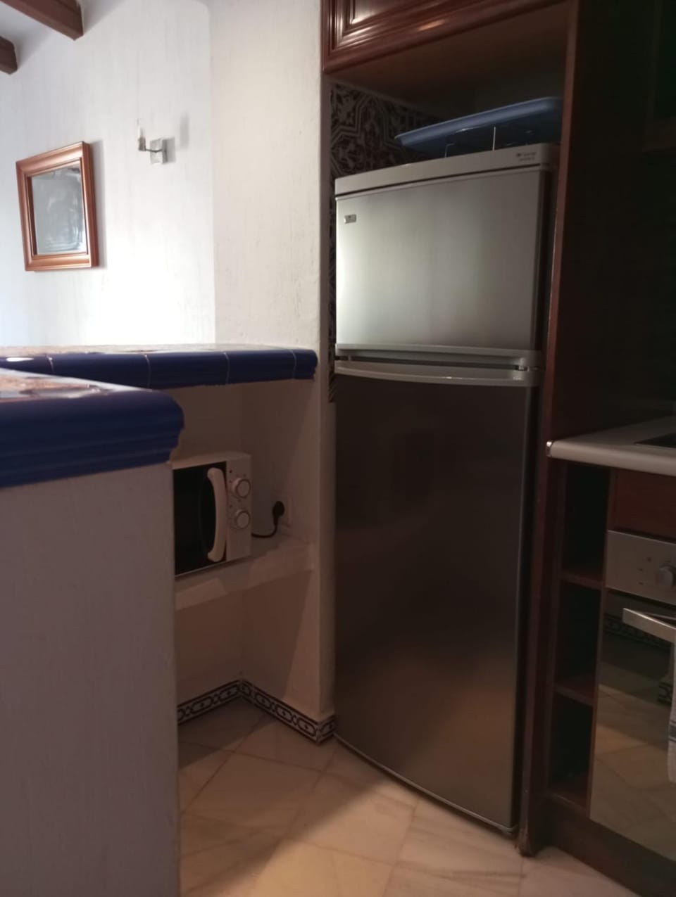 Kitchen or kitchenette, minibar