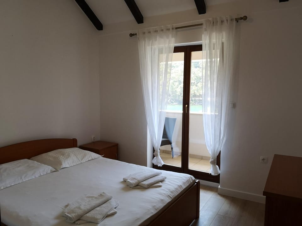 Bed, Balcony/Terrace, Bedroom