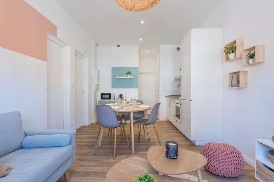 2 bedroom apartment near tram, CHR + parking Apartment in Hauts-de-France