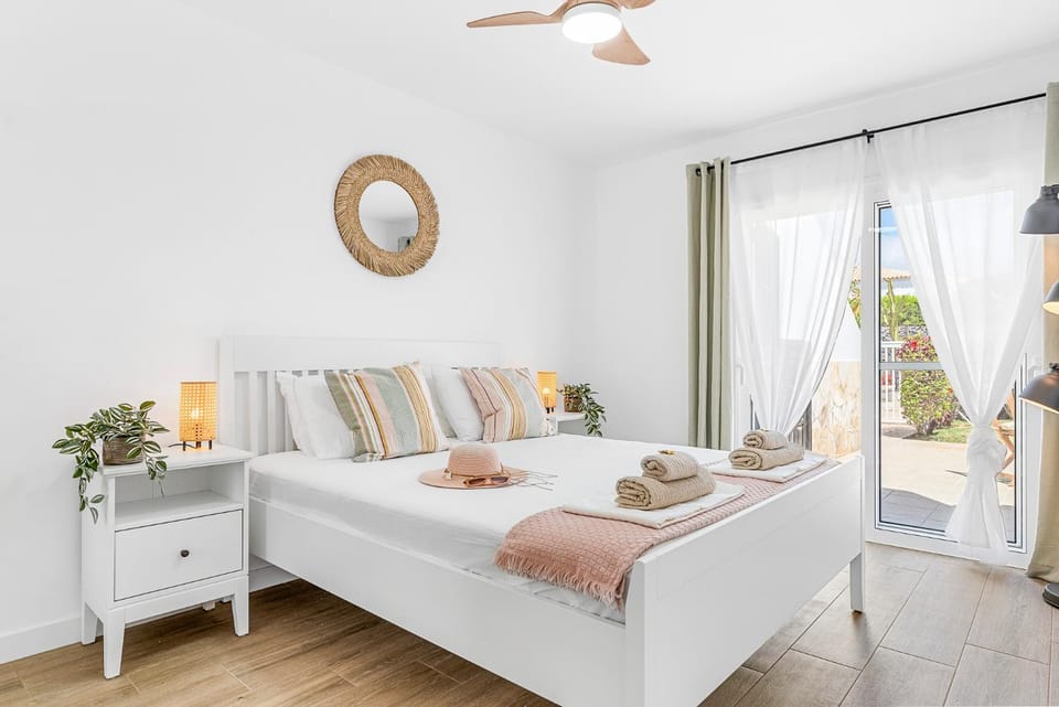 Bed, Garden, Bedroom, fireplace