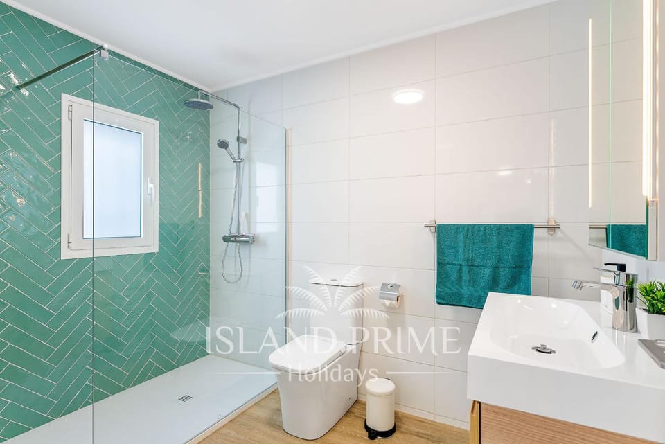Shower, Bathroom, towels