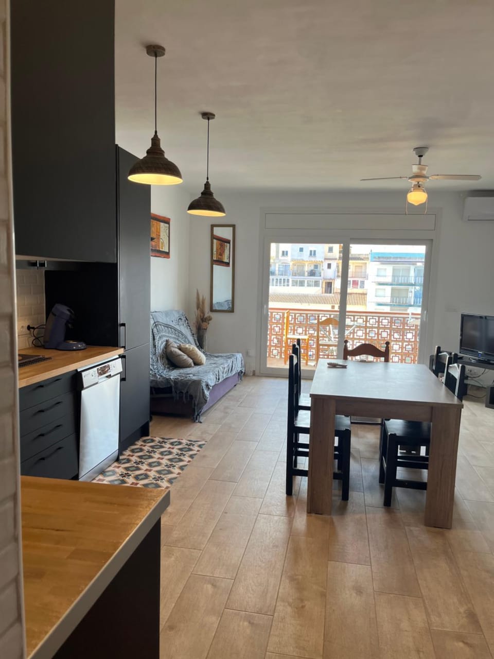 Acogedor apartamento con vistas al canal Apartment in Alt Empordà