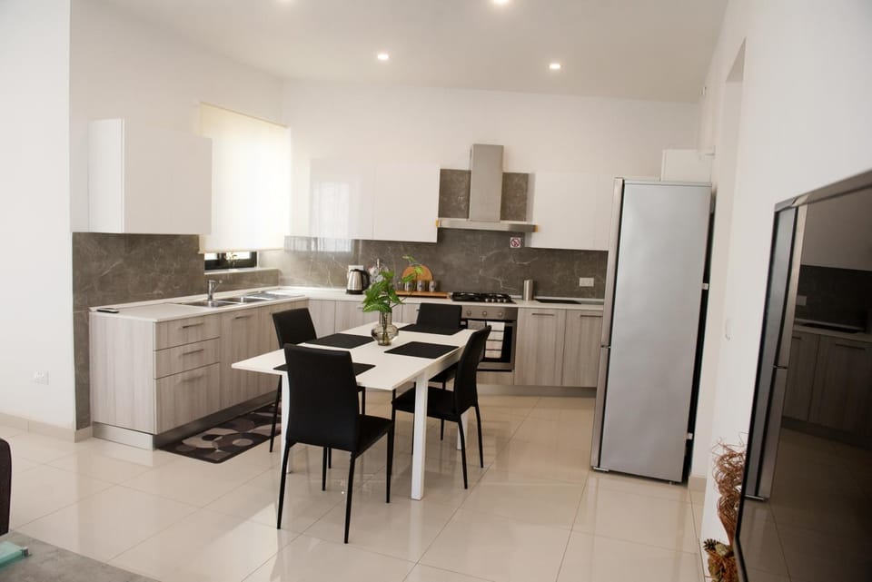 Kitchen or kitchenette, Dining area, stove