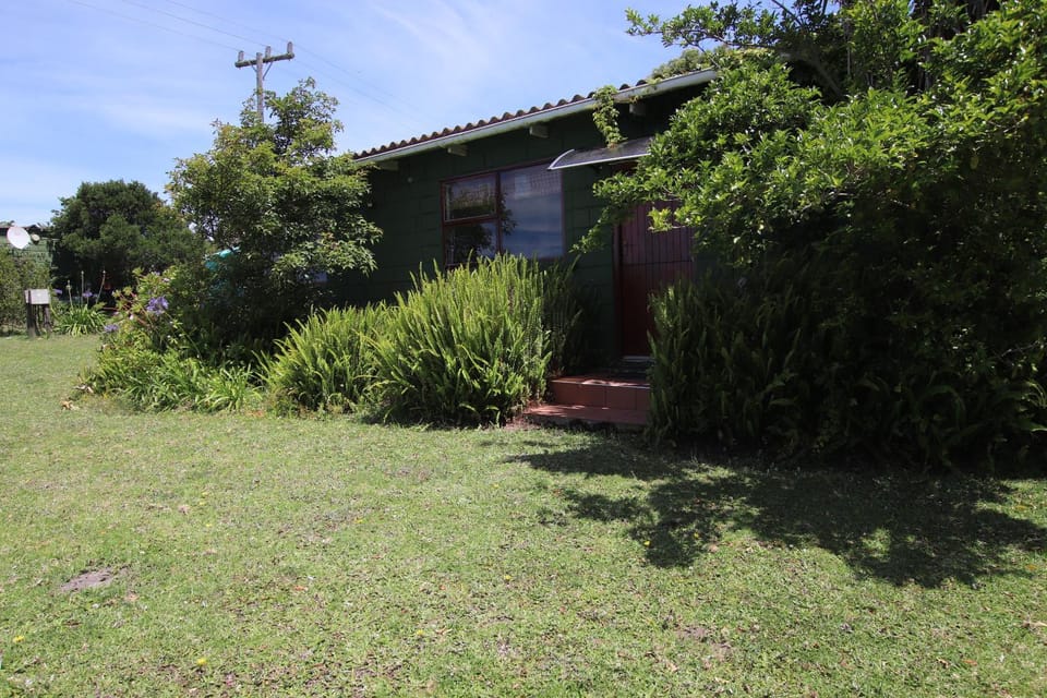 Property building, Facade/entrance, Natural landscape, Garden, Garden view