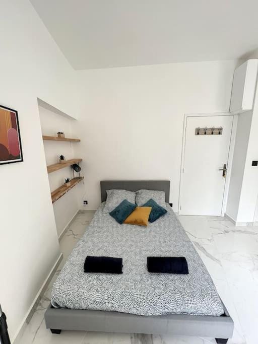 Marseille, Vieux-Port , Noailles, Grand Studio Apartment in Marseille