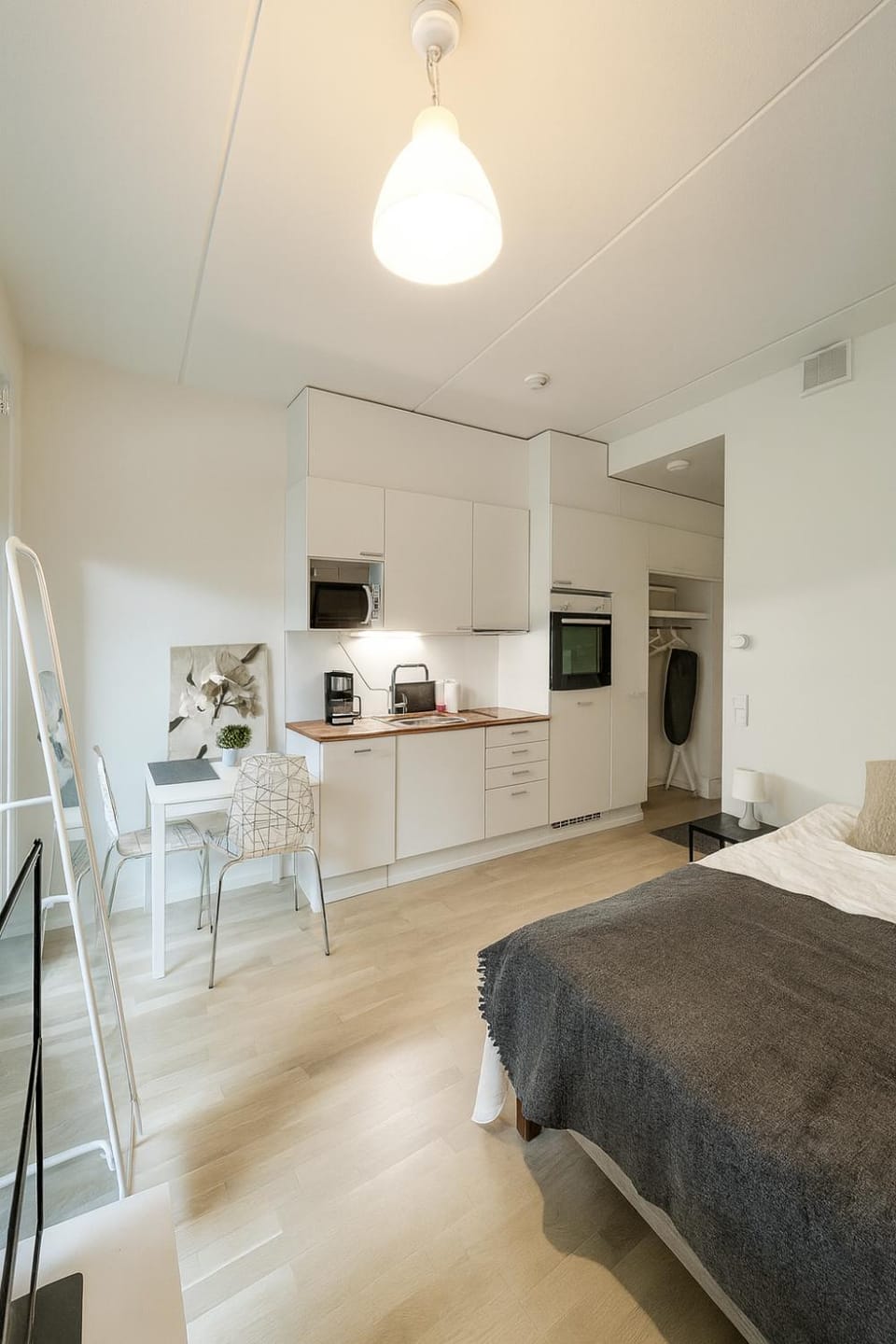 Bed, Kitchen or kitchenette, Photo of the whole room, Dining area