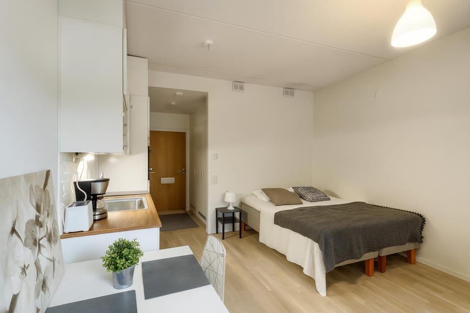 Bed, Photo of the whole room, Seating area, Bedroom