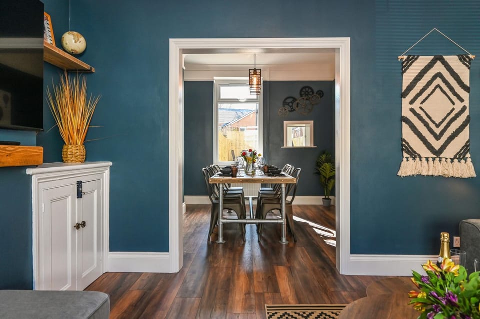 Luxury Central City Centre Townhouse with Garden House in Cardiff